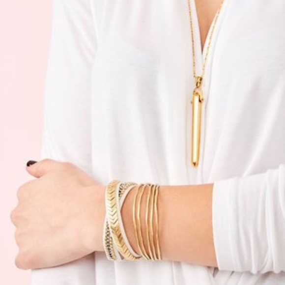 :: Stella & Dot⚜️GOLD Quinn Cuff Bracelet - Picture 3 of 5